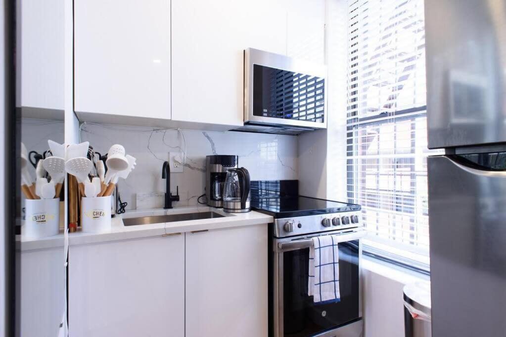 69-3D Prime Lower East East BRAND NEW 1br Apt