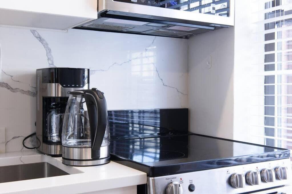 69-3D Prime Lower East East BRAND NEW 1br Apt