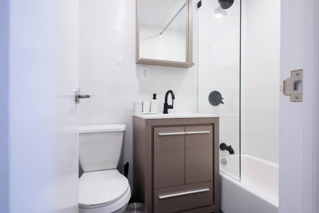 69-3D Prime Lower East East BRAND NEW 1br Apt