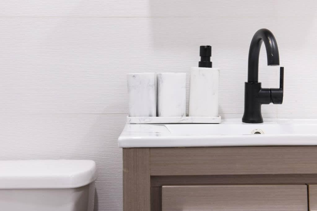 69-3D Prime Lower East East BRAND NEW 1br Apt