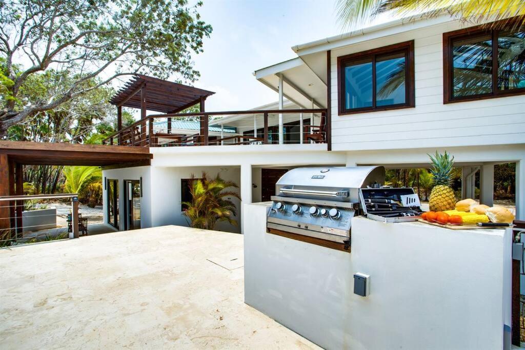 Photo Perfect-Beachfront 2 Bedroom-Infinity Pool