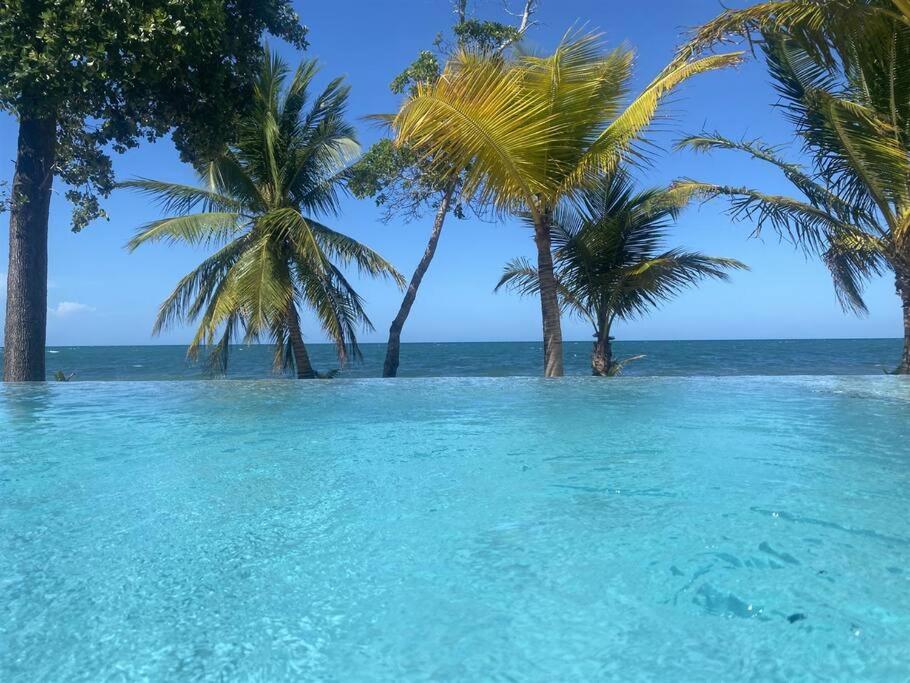 Photo Perfect-Beachfront 2 Bedroom-Infinity Pool