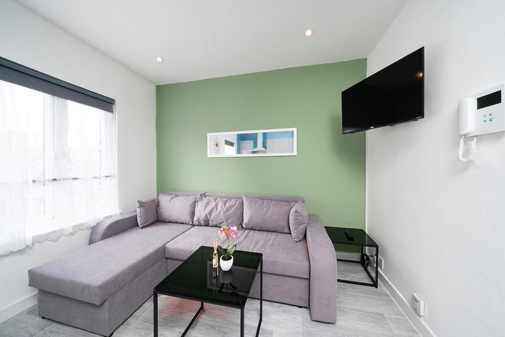 Soho Apartments F4