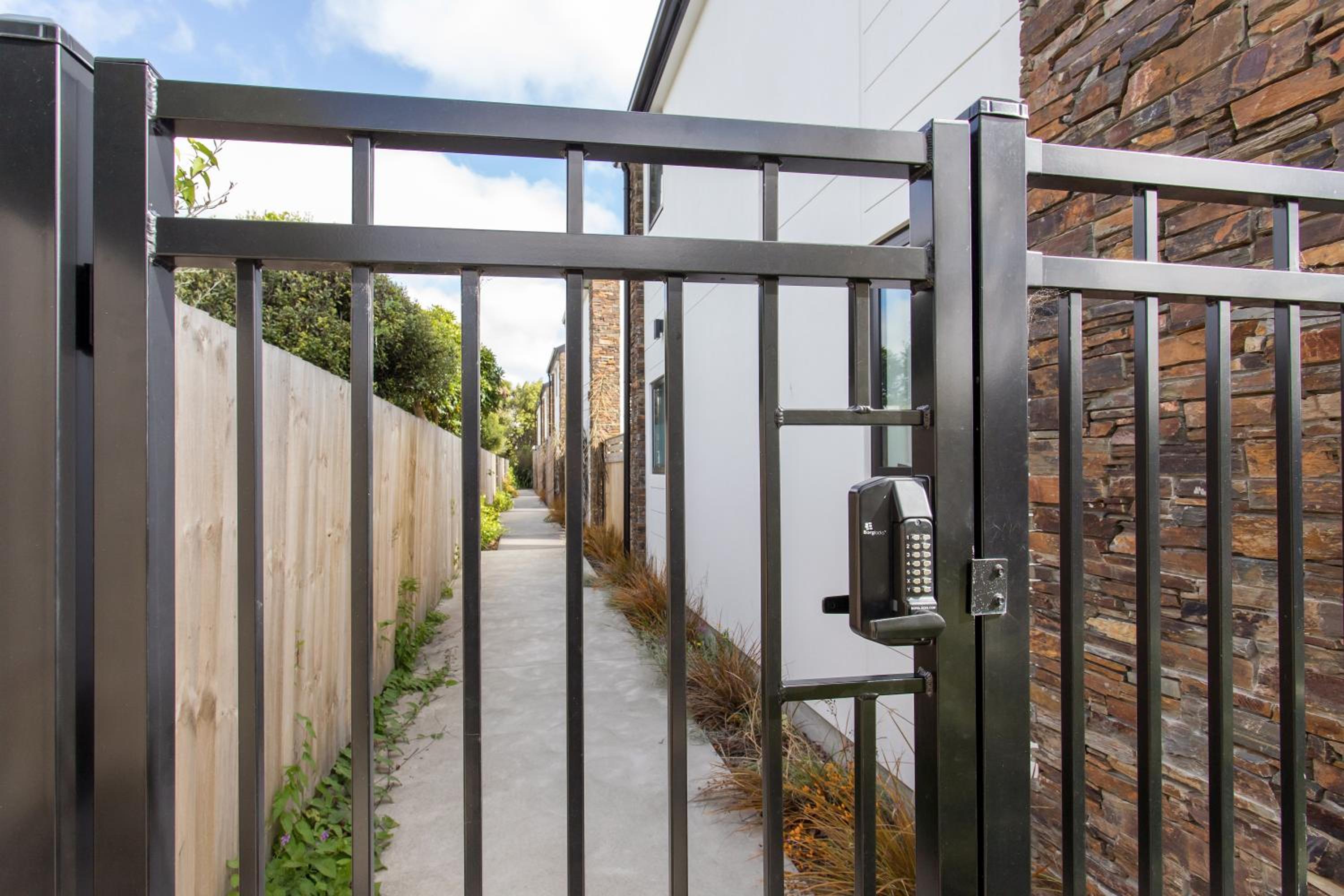 Charming Sunny Warm 10 Mins CBD Book Now view 3