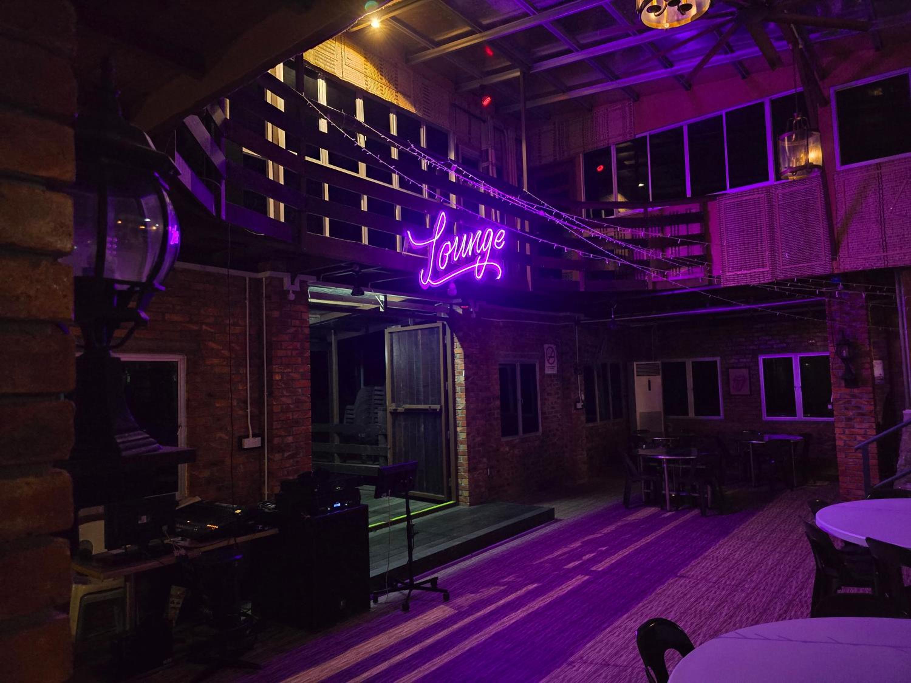 Heritage House Windcave Bar & Stay view 4