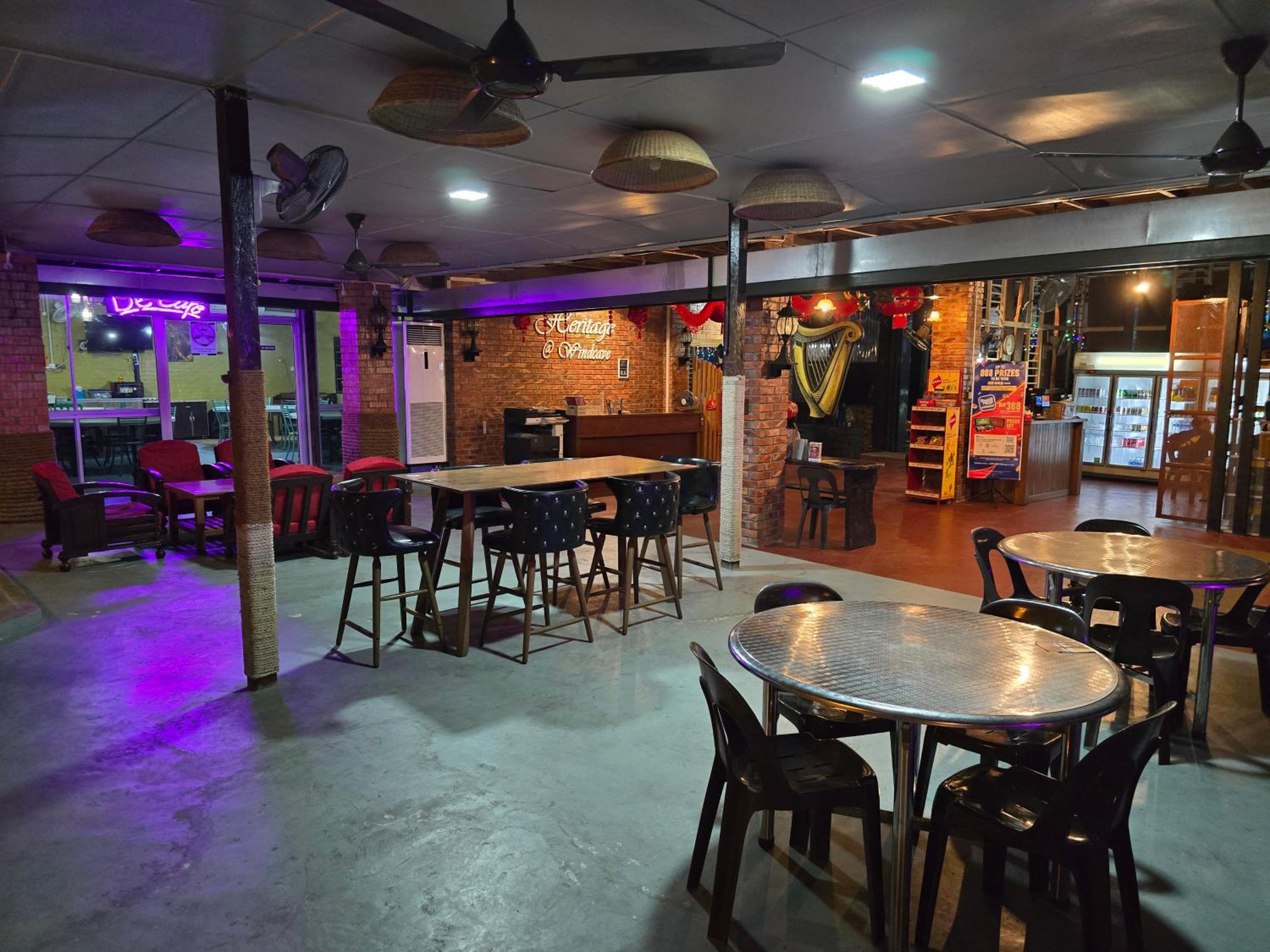 Heritage House Windcave Bar & Stay view 2