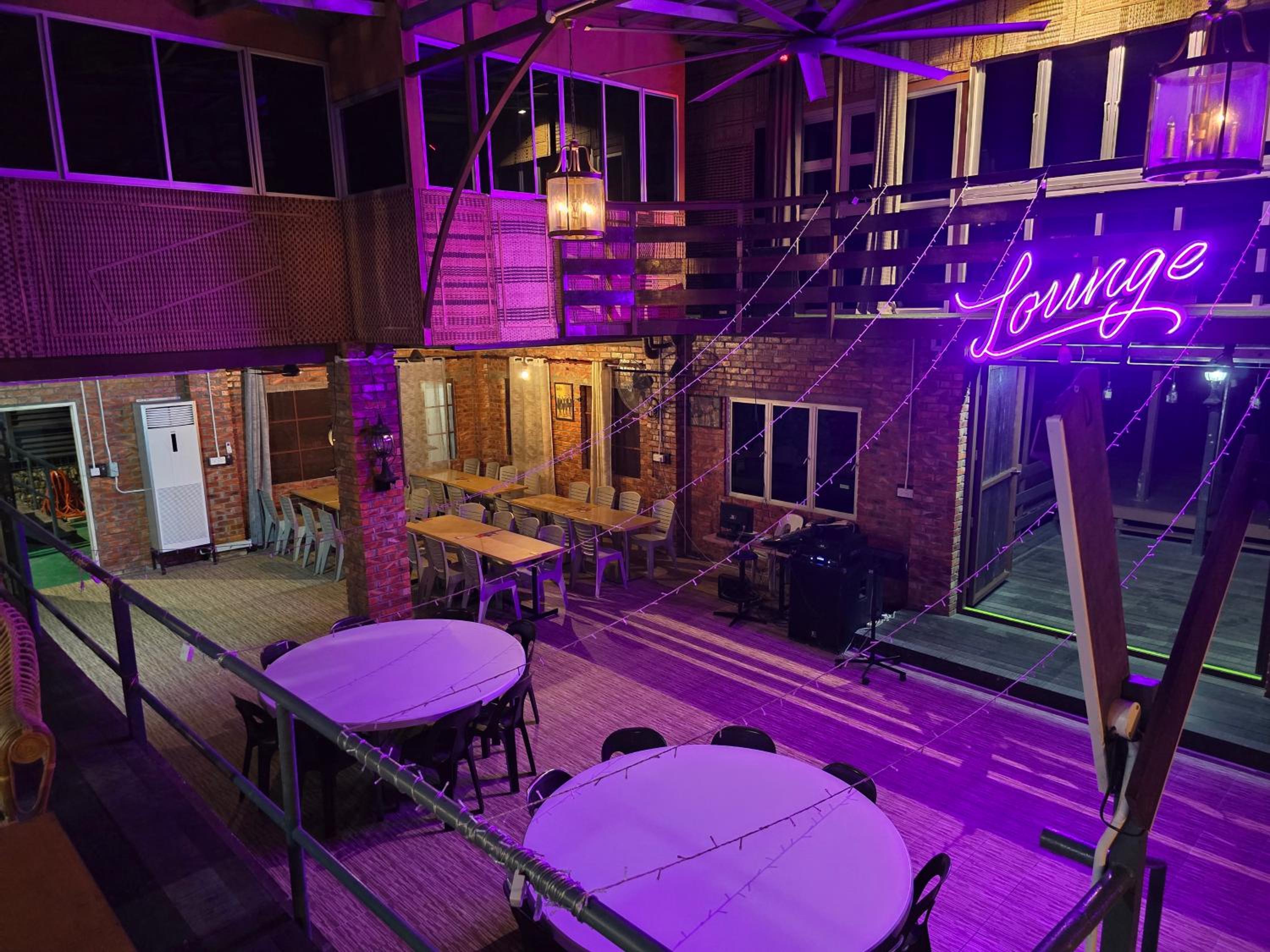 Heritage House Windcave Bar & Stay view 5