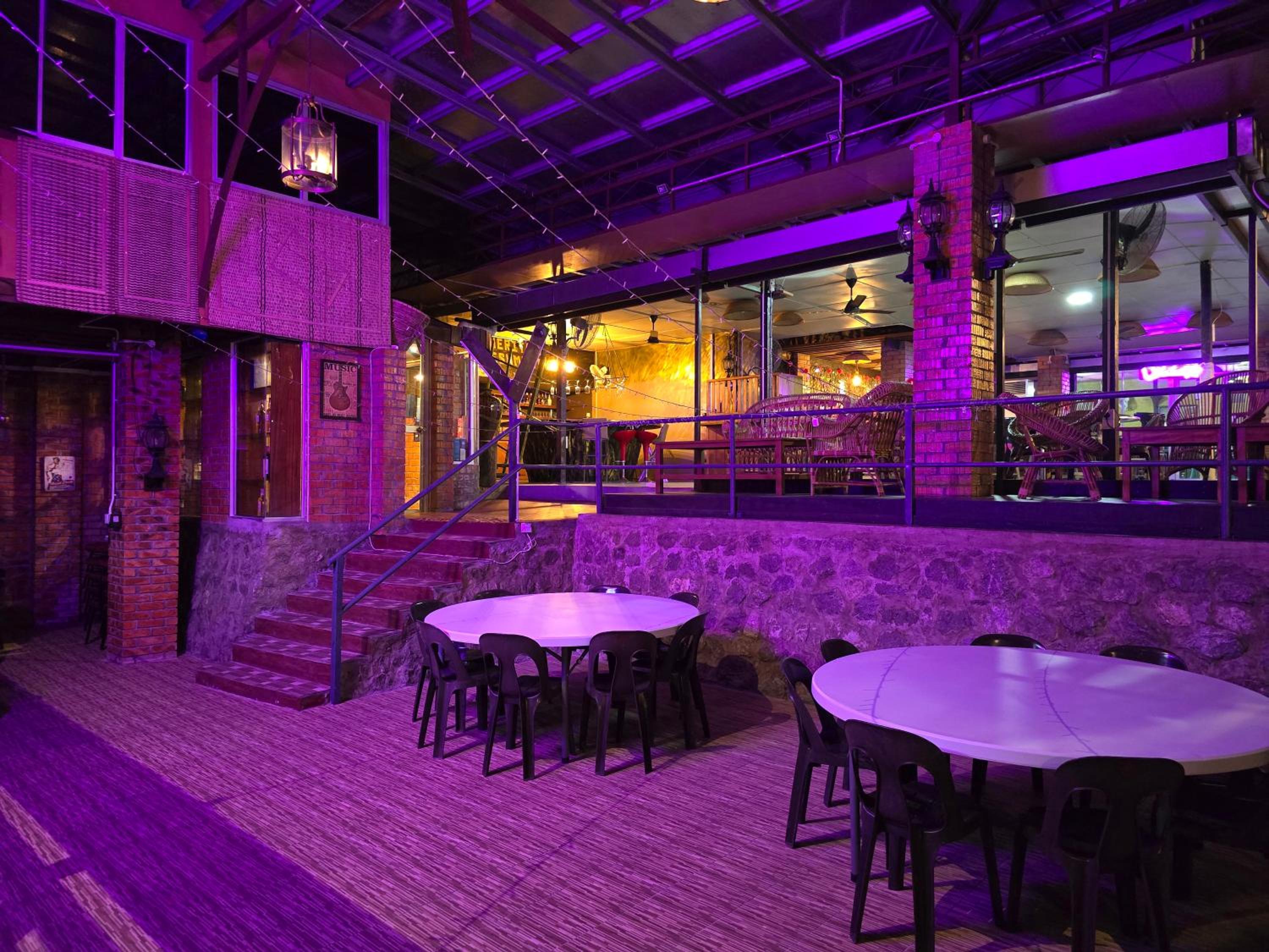 Heritage House Windcave Bar & Stay photo 2
