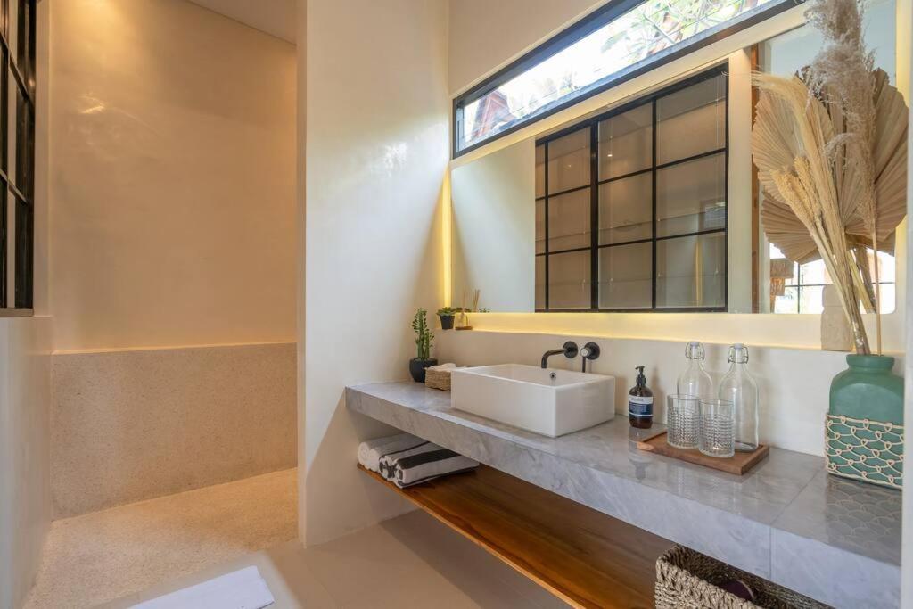 New 4BDR - Villa Larona Canggu view 2