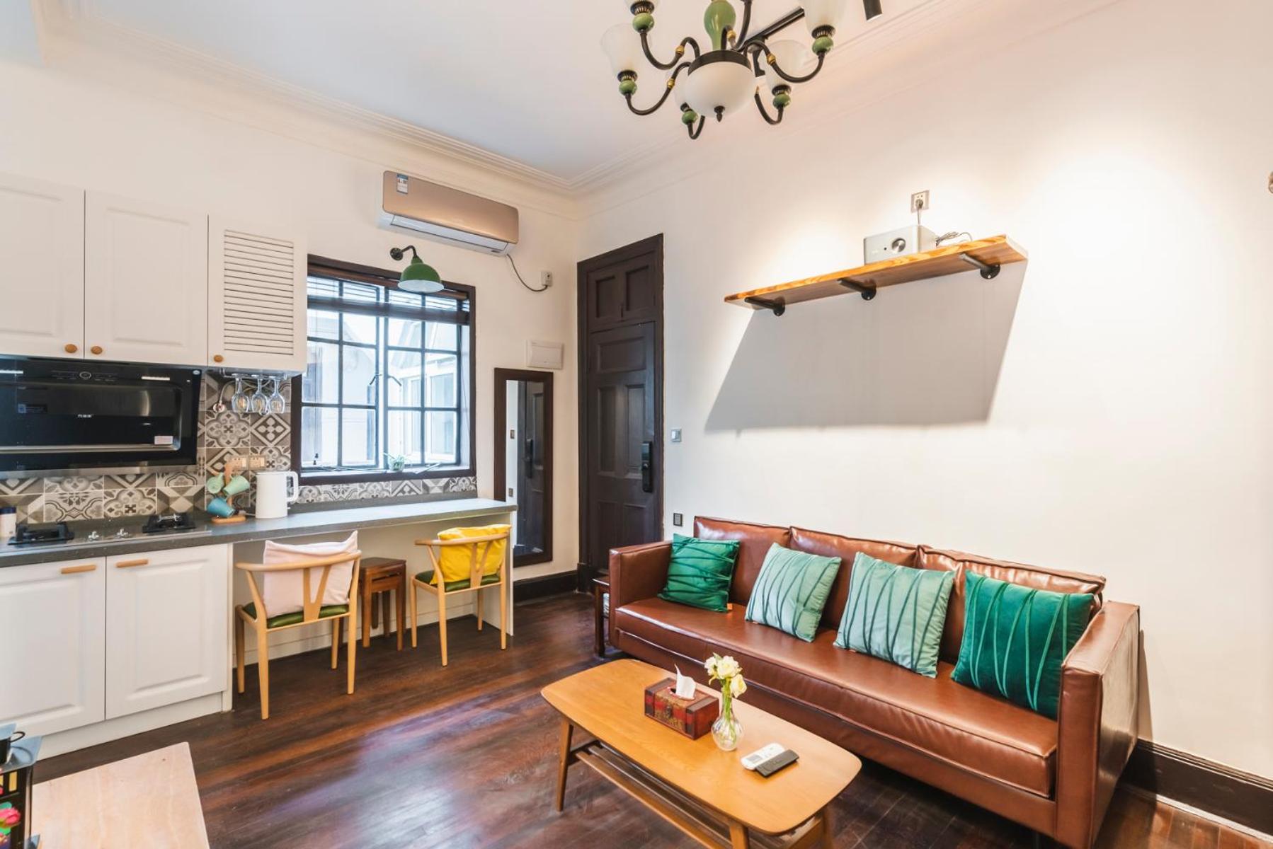 Shanghai Hills&Xing 38 Family Homestay Near Line1 and Mid Huaihai Rd