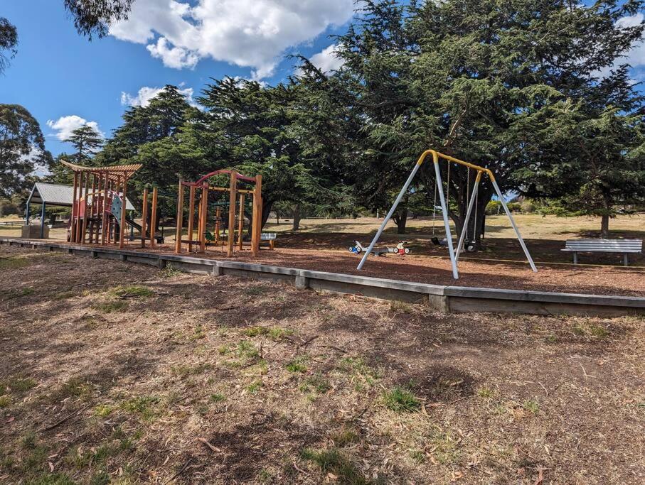 Bayley 1 - Walk to city from 2 bedroom apartment with city and mountain views