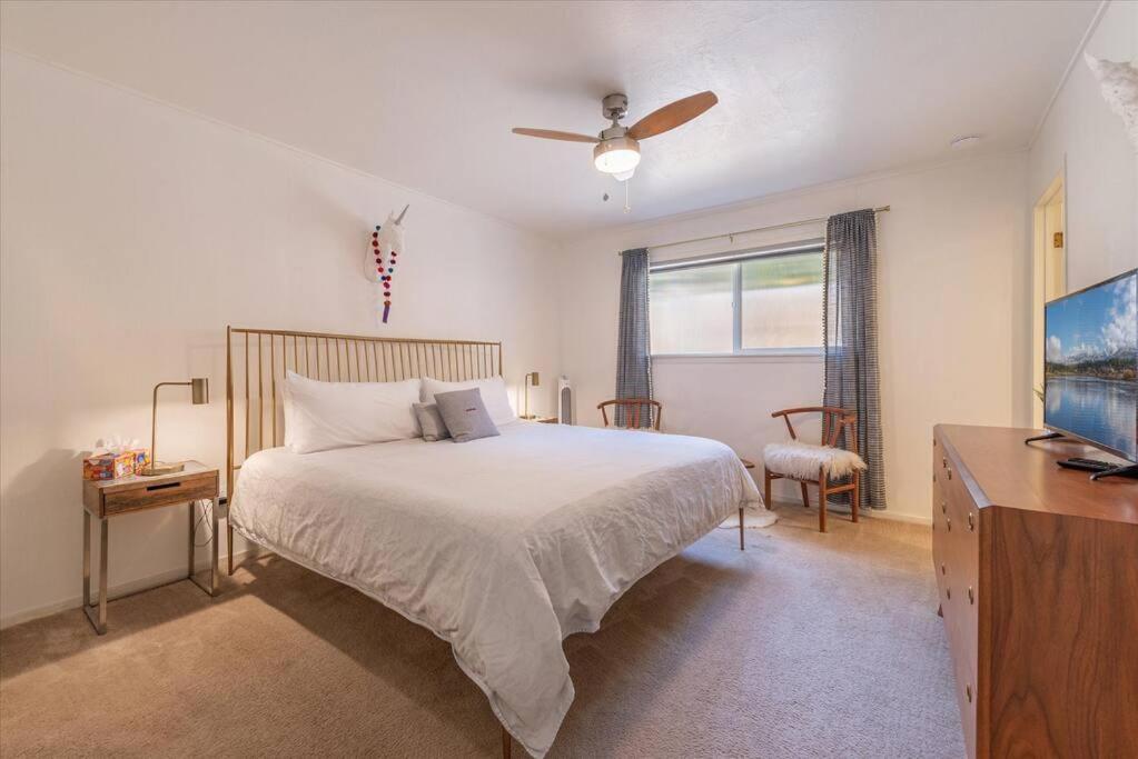 Lake Views, Pet-Friendly Cabin with Hot-Tub in King's Beach - Property Image 19