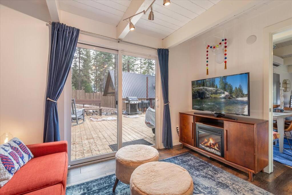 Lake Views, Pet-Friendly Cabin with Hot-Tub in King's Beach - Property Image 2