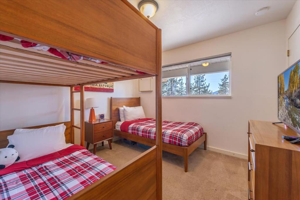 Lake Views, Pet-Friendly Cabin with Hot-Tub in King's Beach - Property Image 30