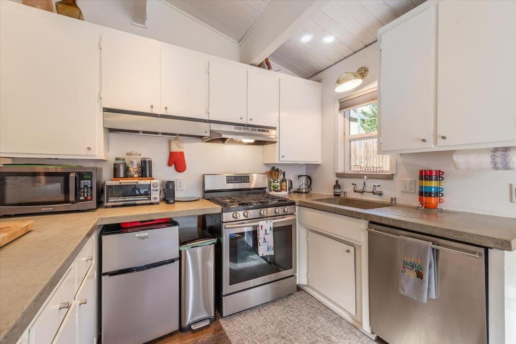 Lake Views, Pet-Friendly Cabin with Hot-Tub in King's Beach - Property Image 23