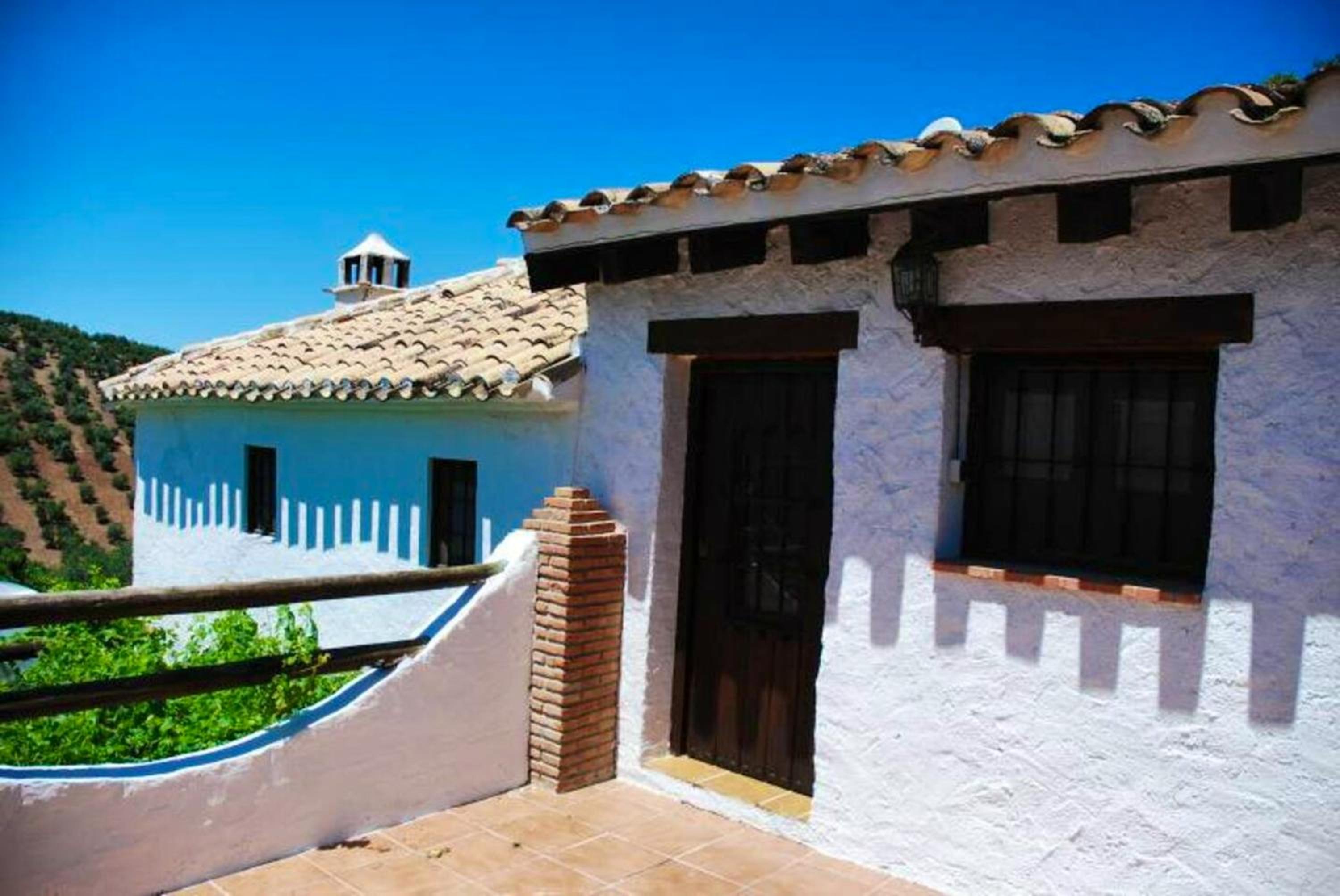 Family home with shared pool in Montefrio + 160 m² view 2