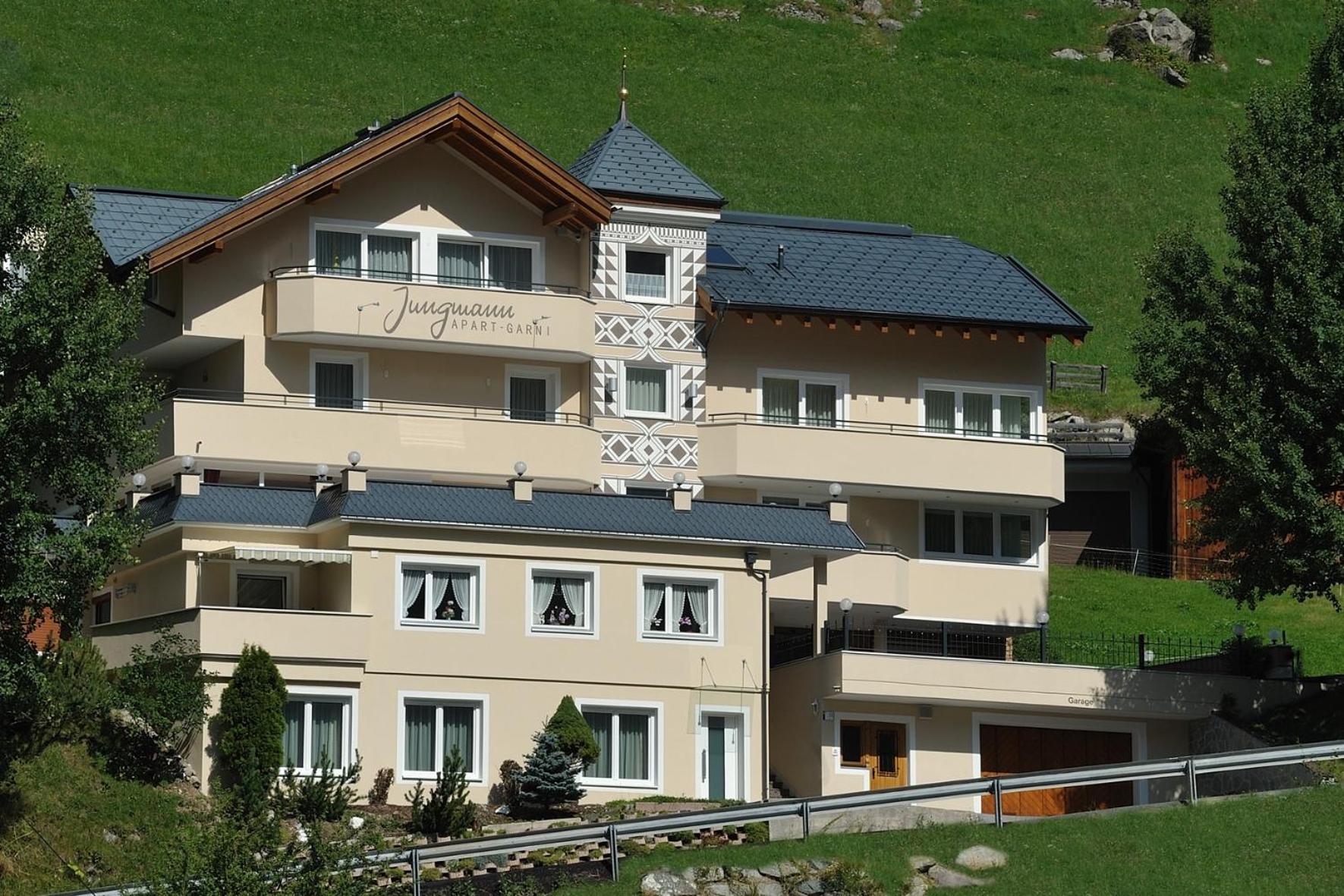 Jungmann Apartments