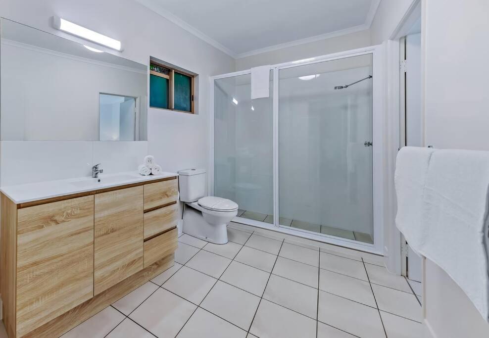 NEW! Gorgeous 2BR Apartment with Stunning Ocean Views!