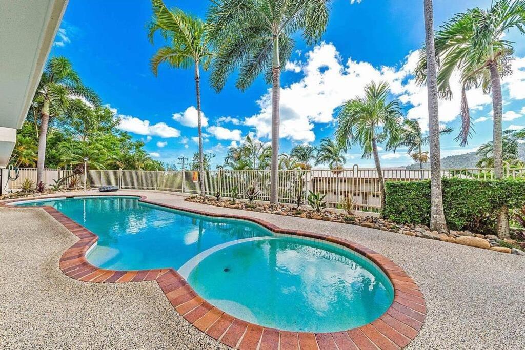 NEW! Gorgeous 2BR Apartment with Stunning Ocean Views!