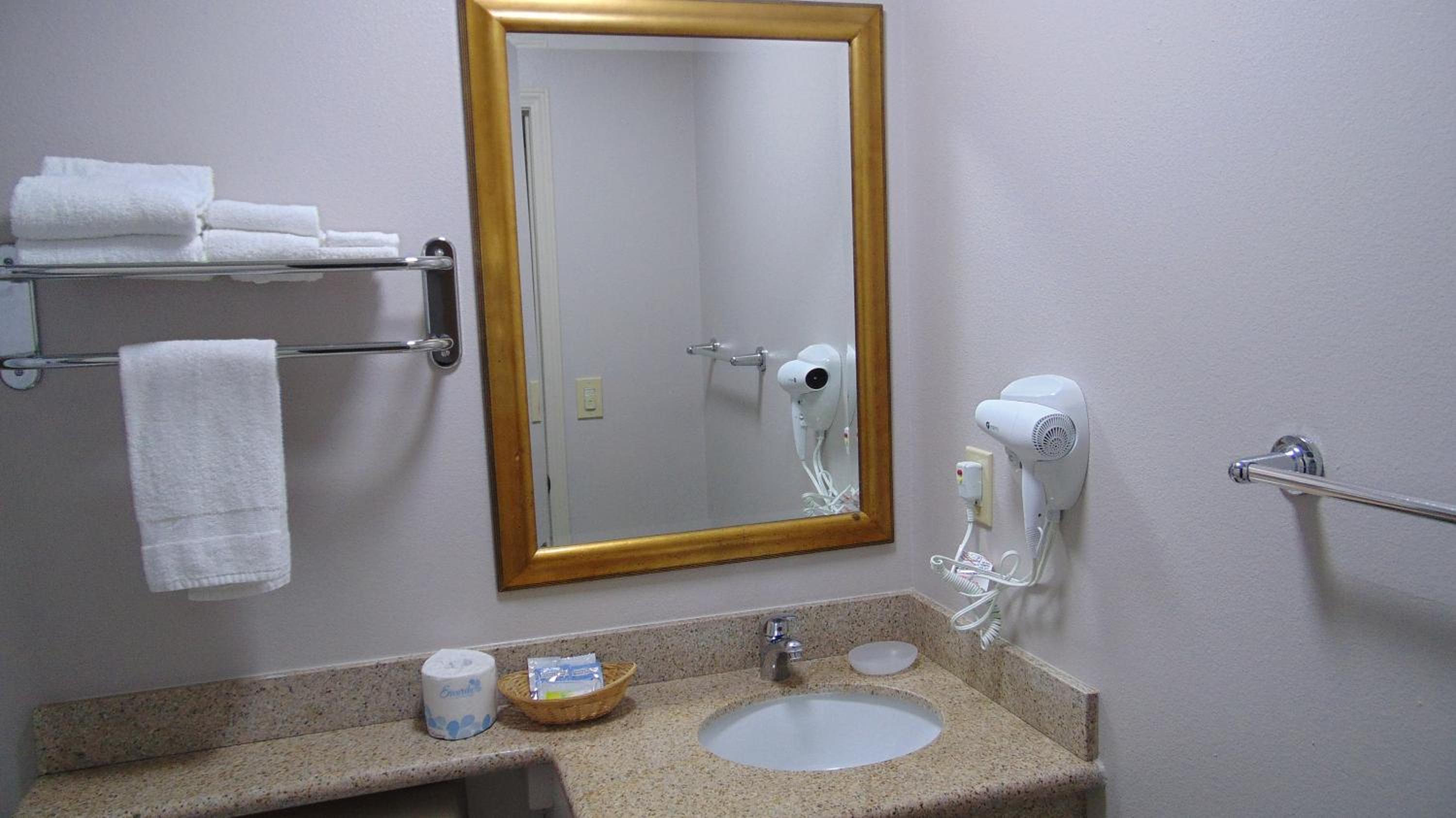 Corcoran Country Inn