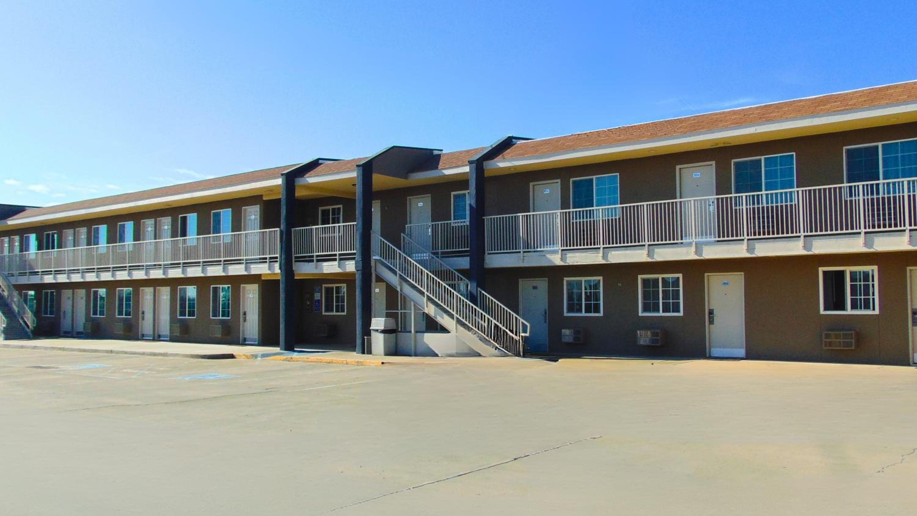 Corcoran Country Inn
