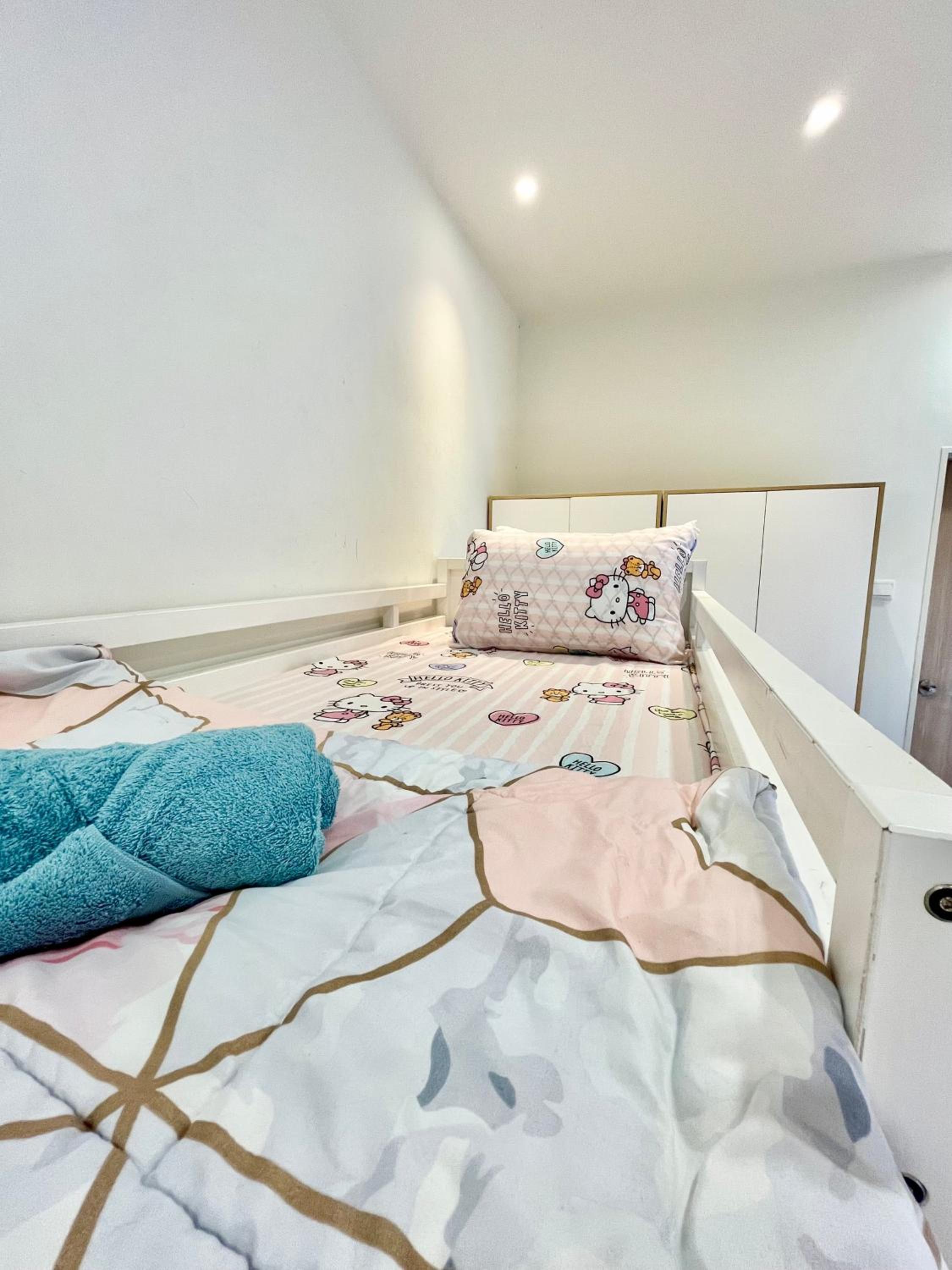 Serene Homestay Semenyih - Endlot House 4BR for 11 pax