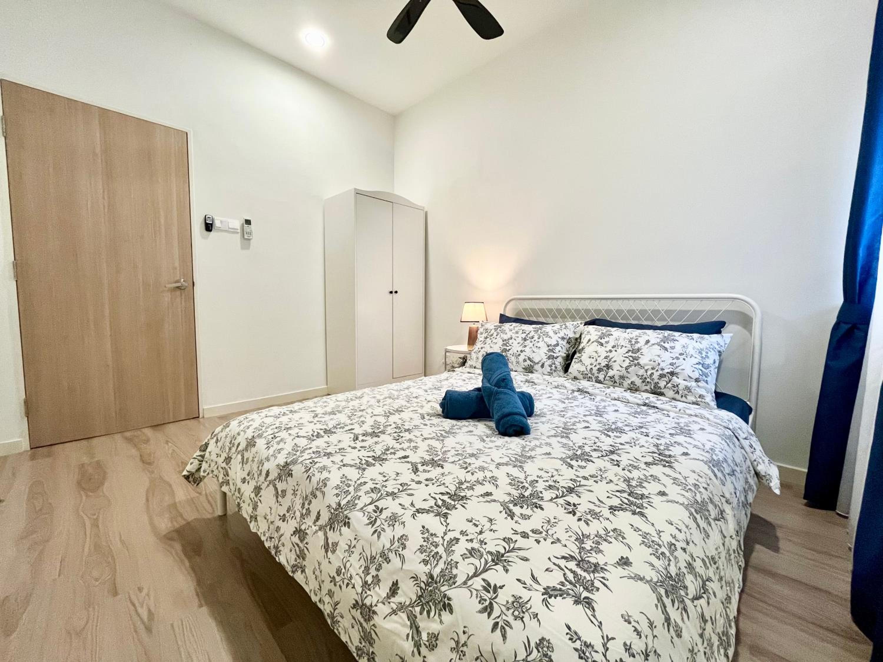 Serene Homestay Semenyih - Endlot House 4BR for 11 pax