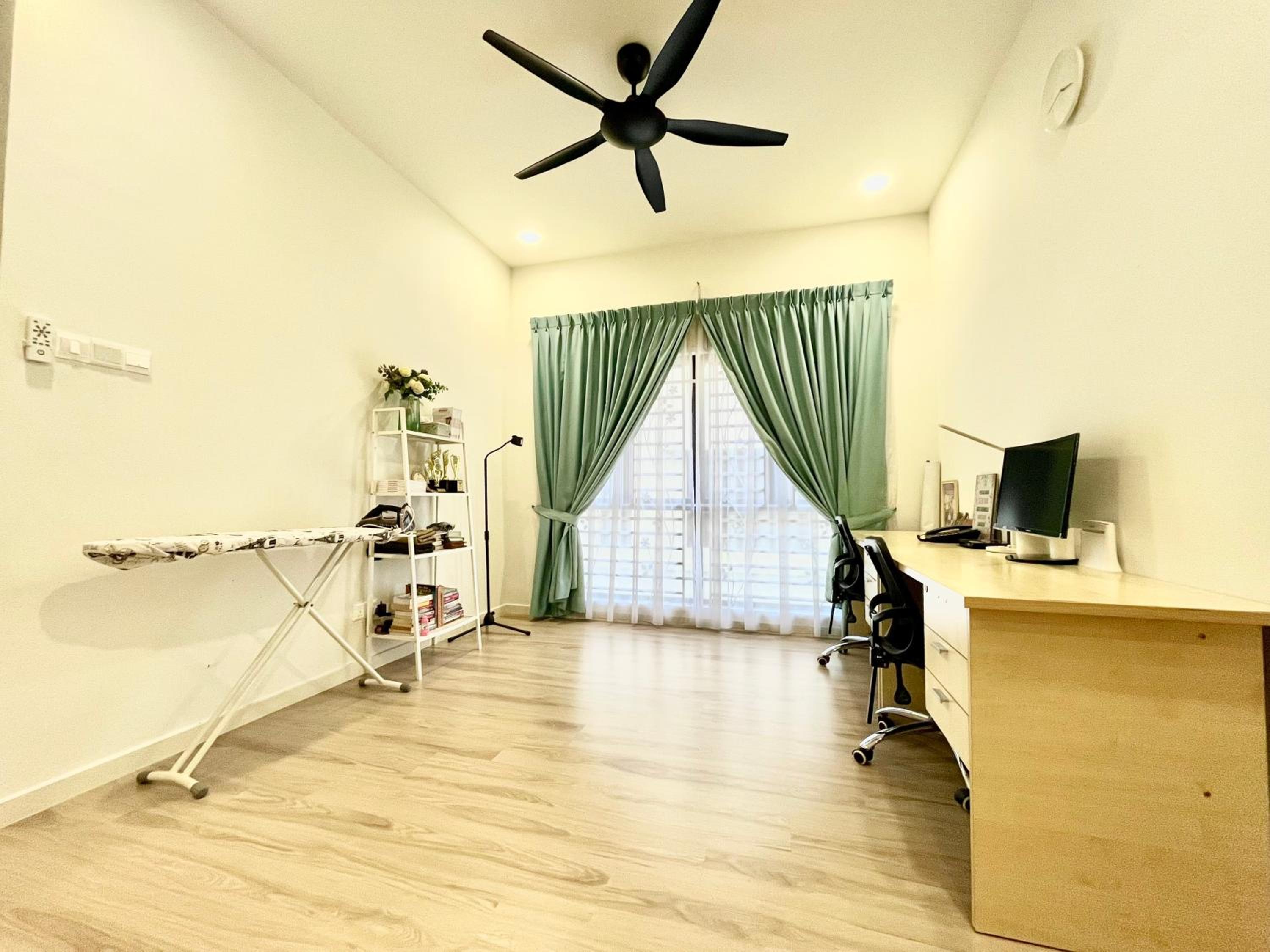 Serene Homestay Semenyih - Endlot House 4BR for 11 pax