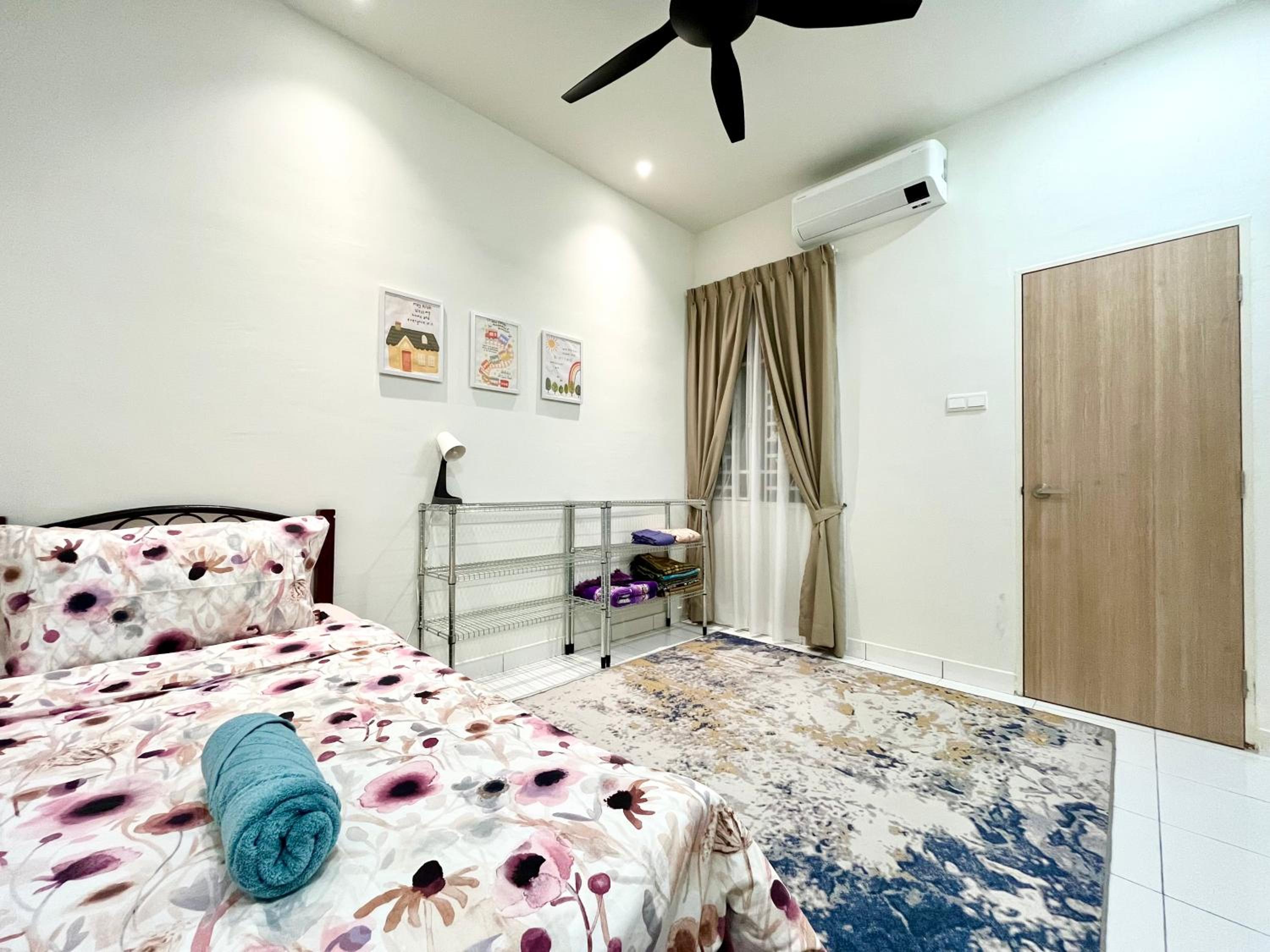 Serene Homestay Semenyih - Endlot House 4BR for 11 pax