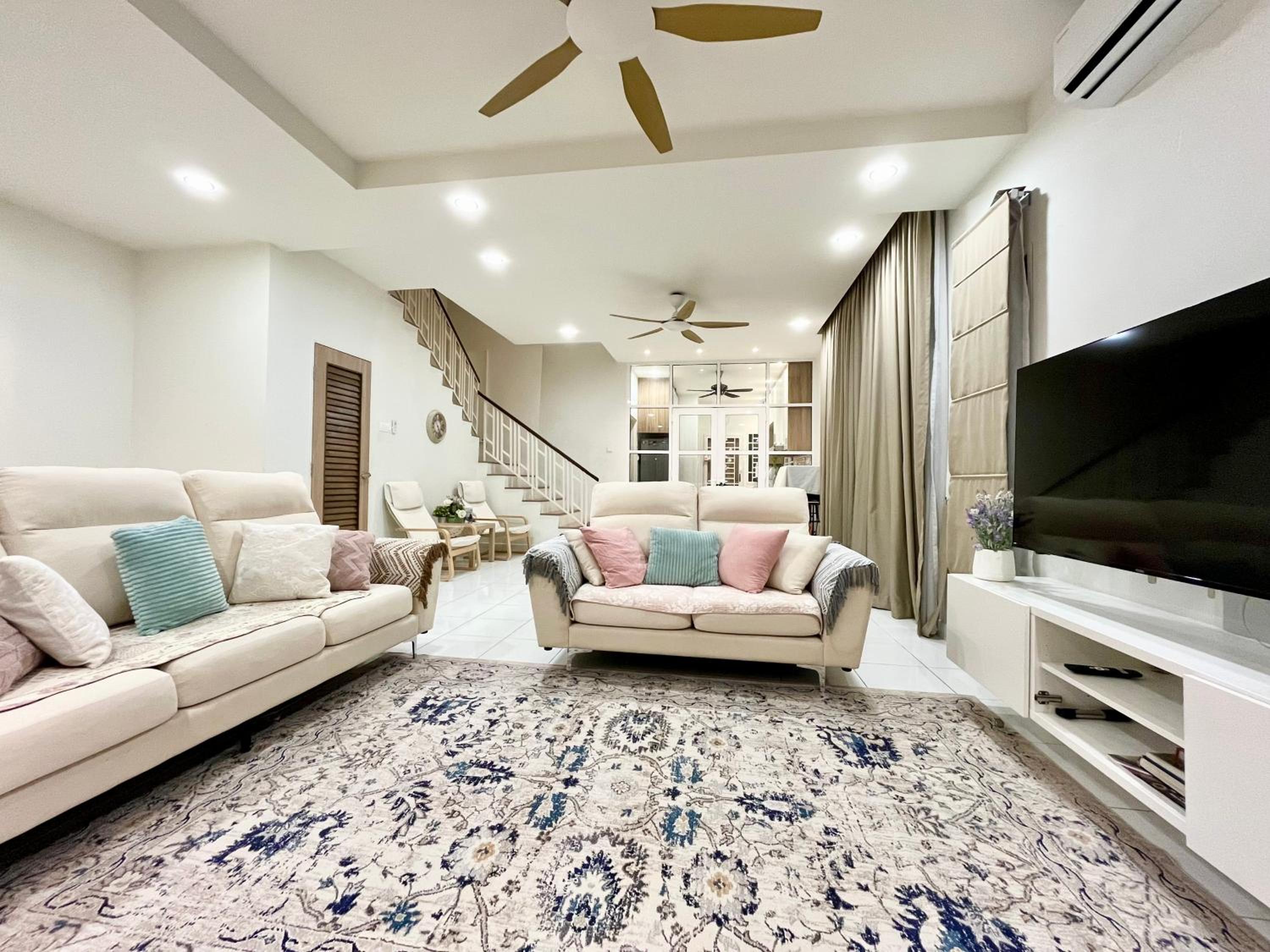 Serene Homestay Semenyih - Endlot House 4BR for 11 pax photo 1