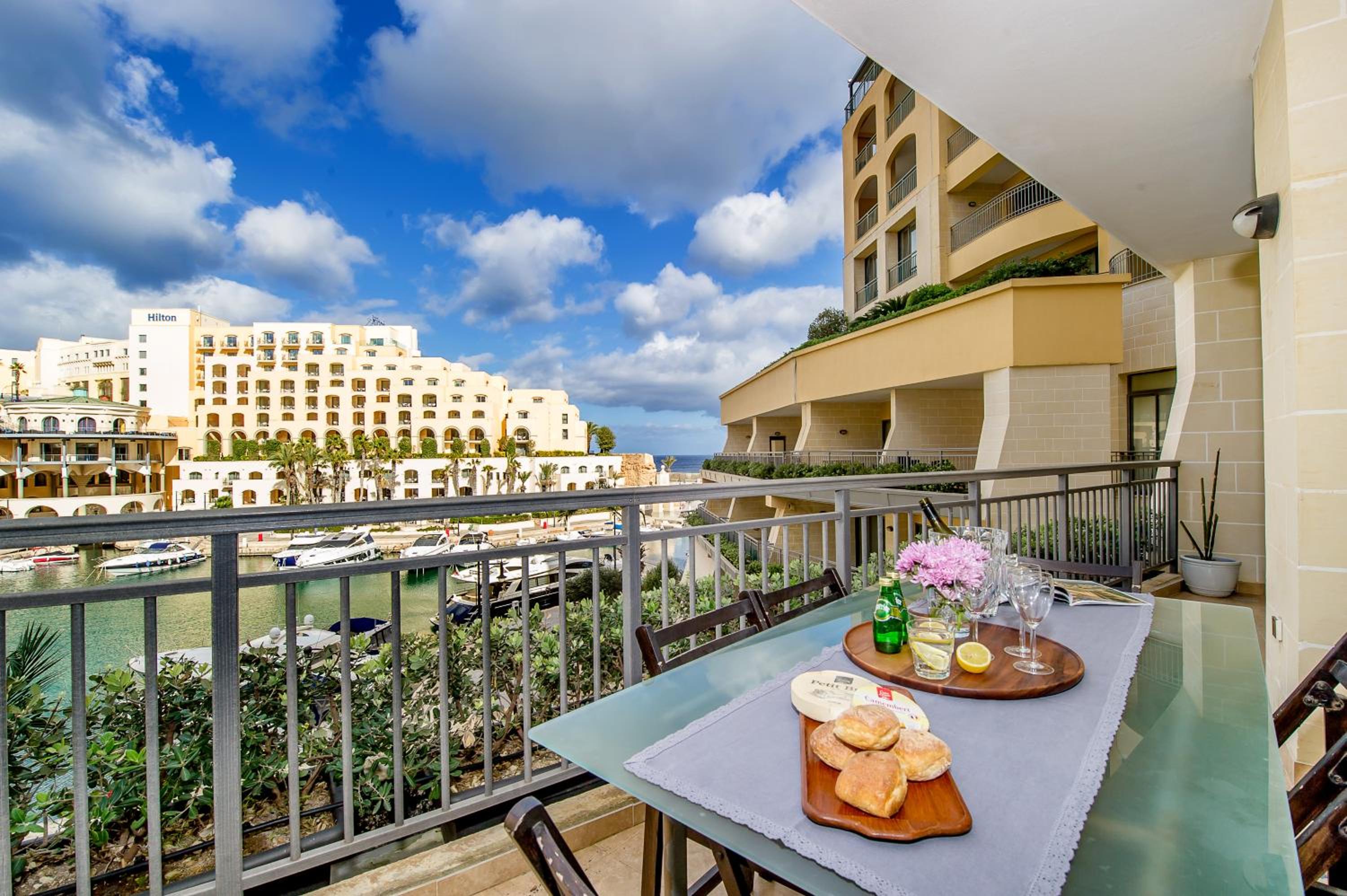 St. Julians Portomaso Marina Antique Apartment photo 5