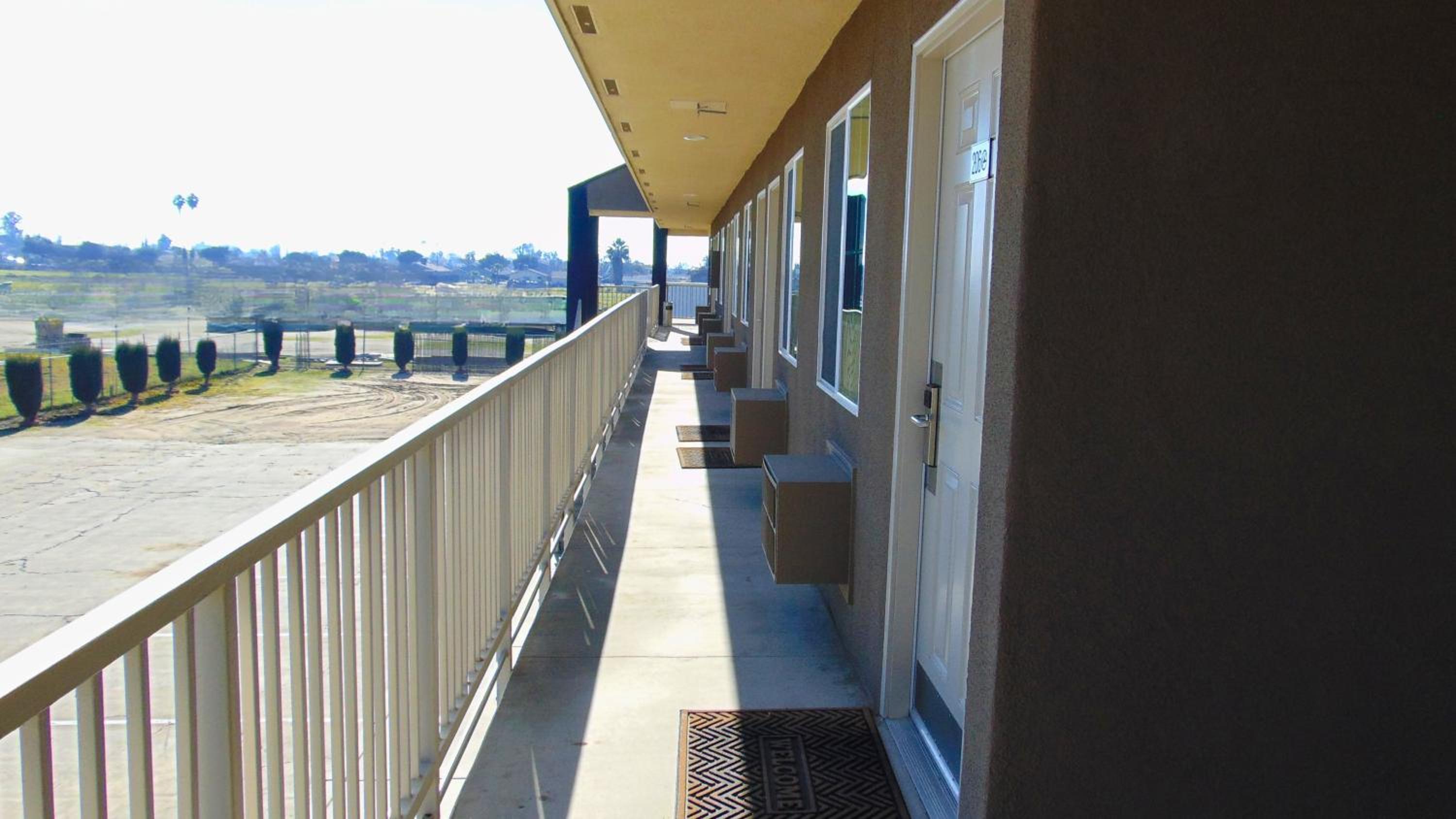 Corcoran Country Inn