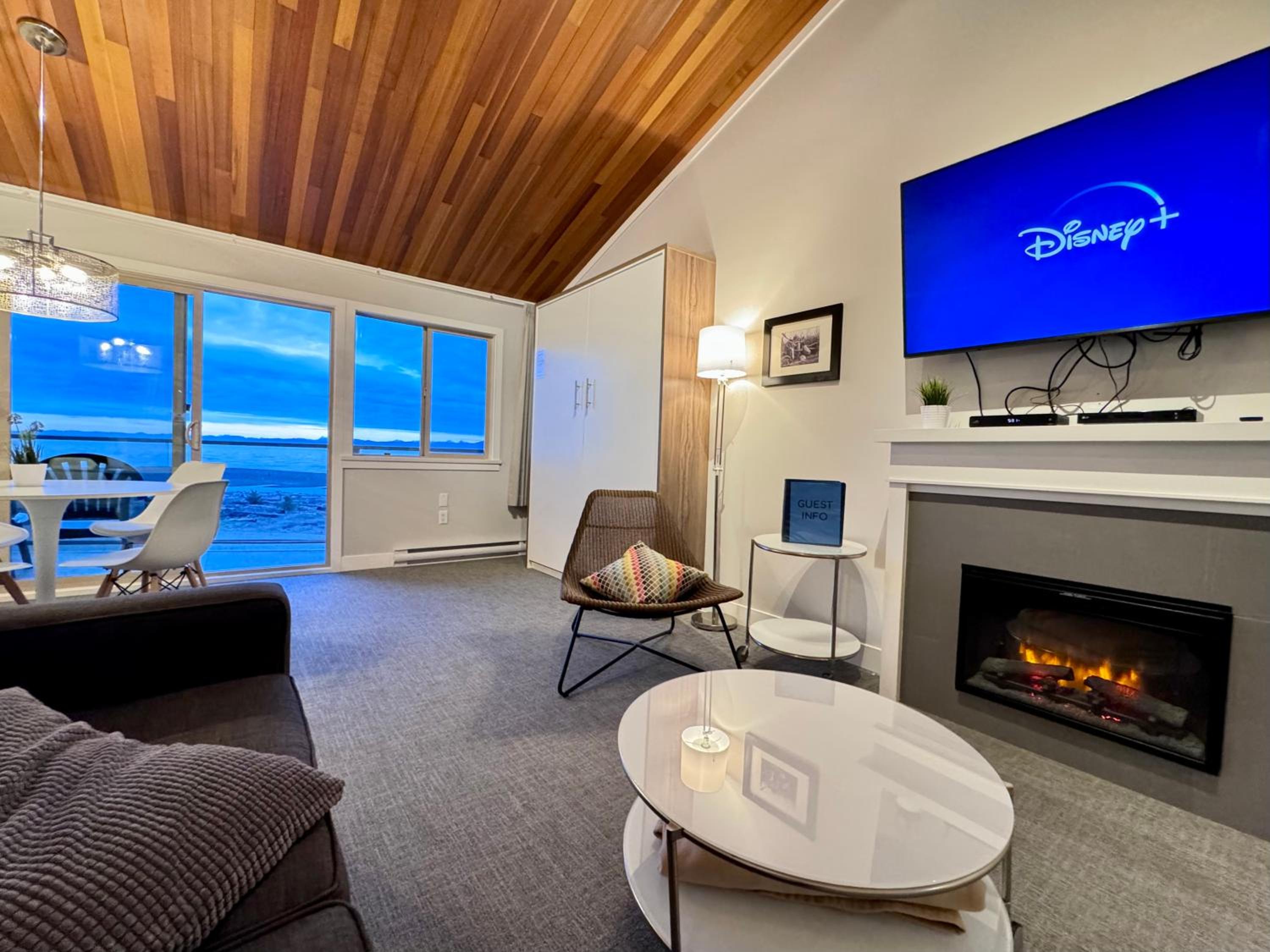 Oceanfront Studio with Loft - amazing views!