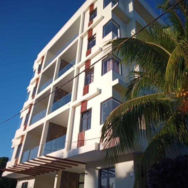 Hotel Kensington Square Luxury Apartment - Image 1