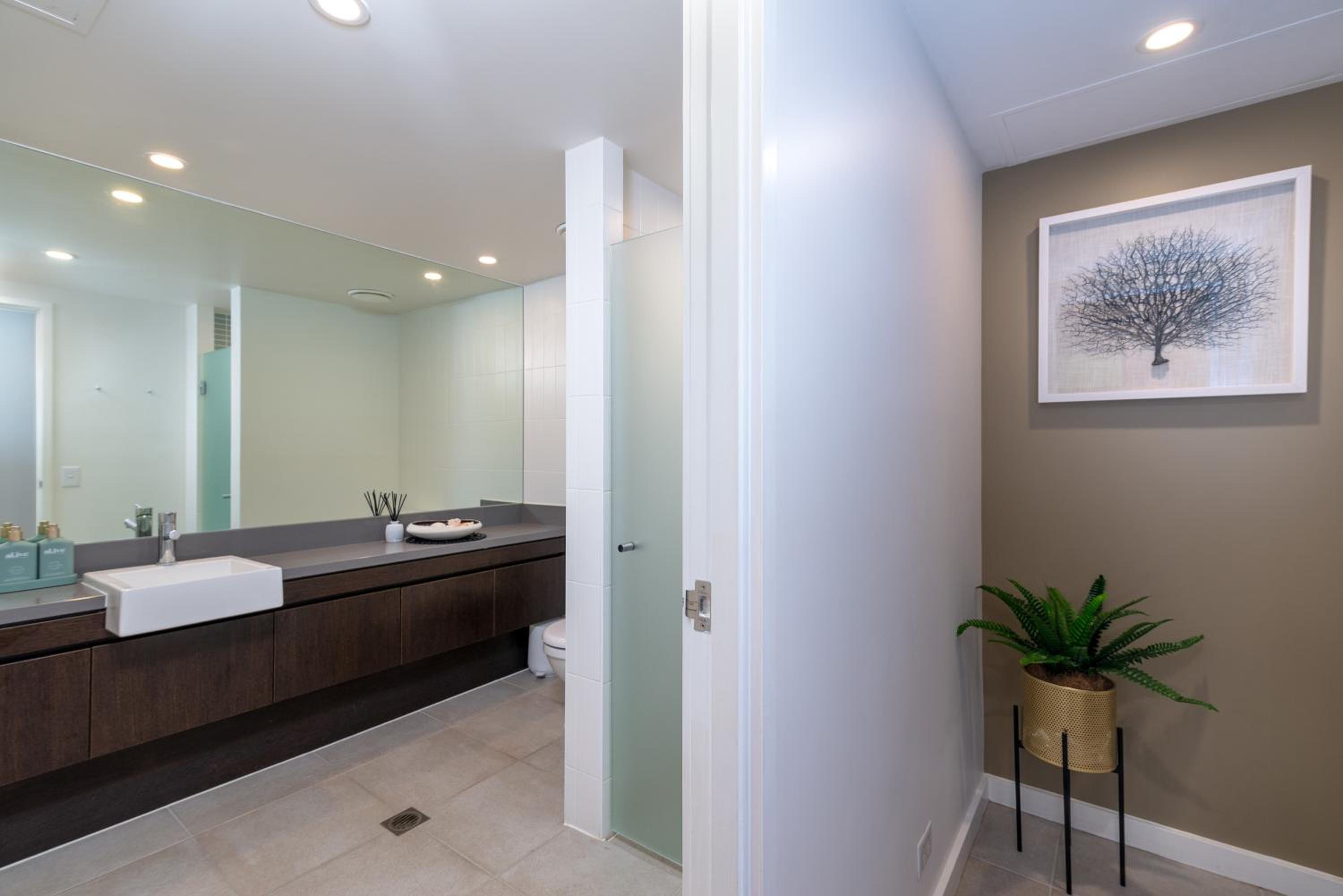 Beautiful Pool View Penthouse With Rooftop Oasis, Great For Families