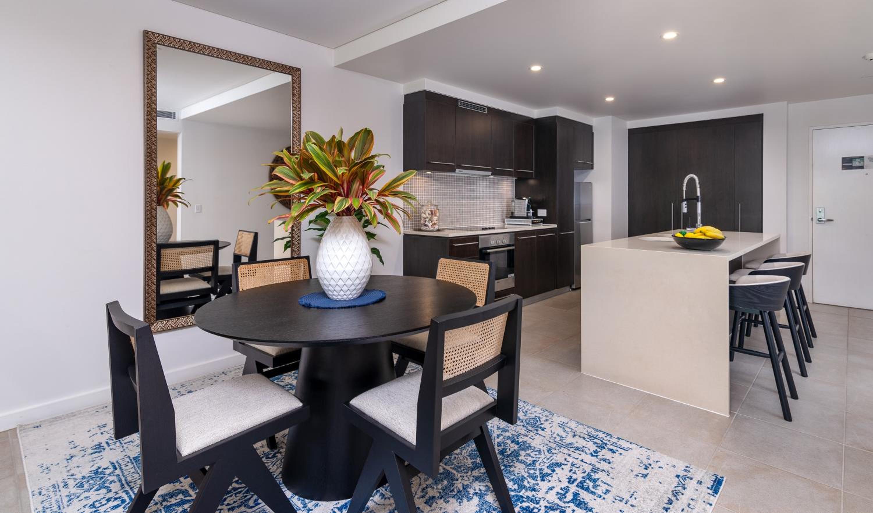Beautiful Pool View Penthouse With Rooftop Oasis, Great For Families