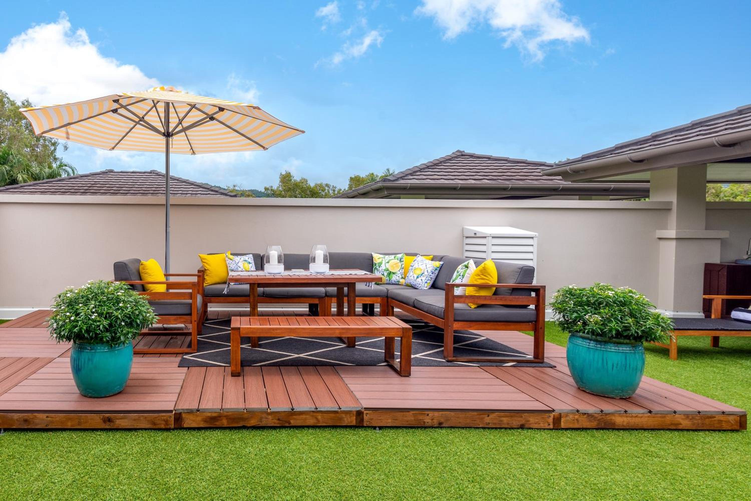Beautiful Pool View Penthouse With Rooftop Oasis, Great For Families
