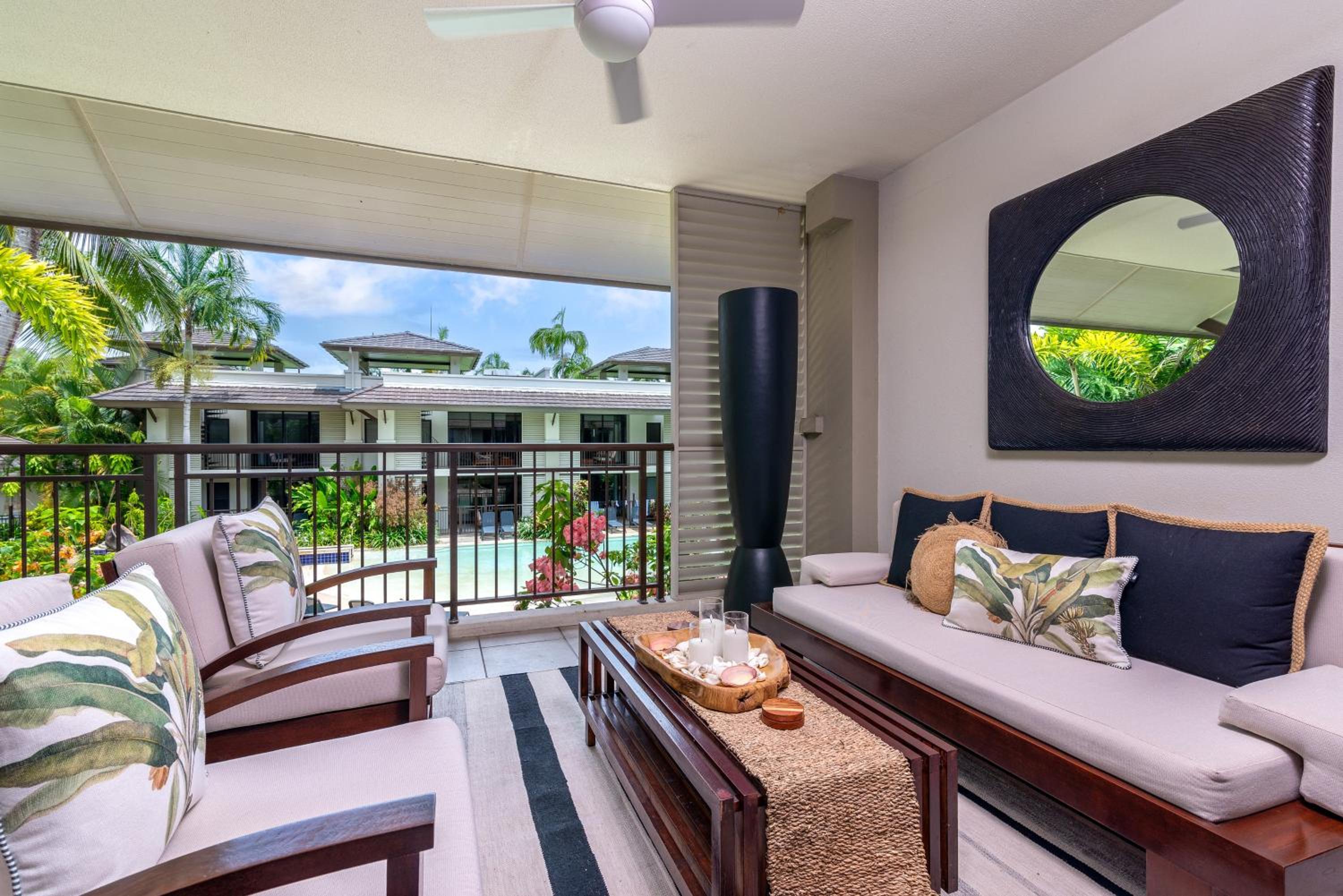 Beautiful Pool View Penthouse With Rooftop Oasis, Great For Families