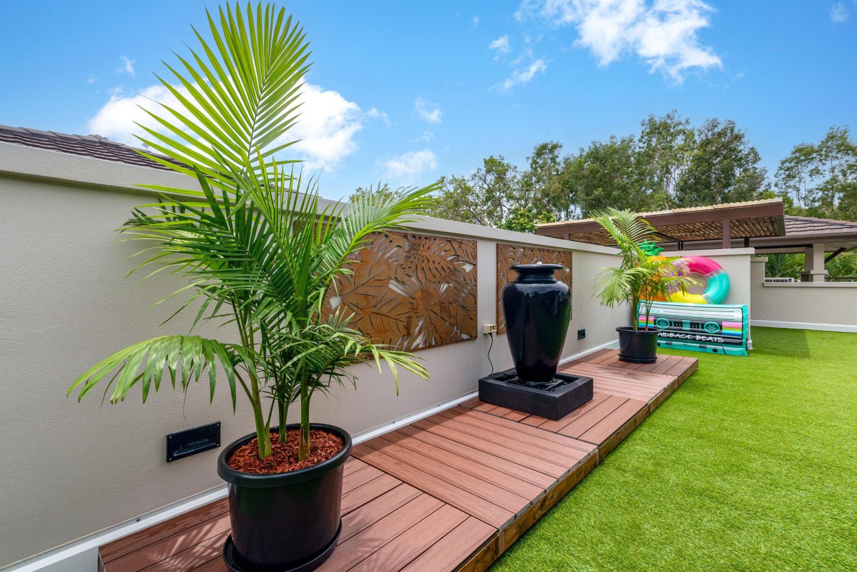 Beautiful Pool View Penthouse With Rooftop Oasis, Great For Families