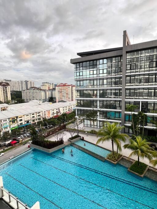 Premium Cozy Studio Near Mid Valley
