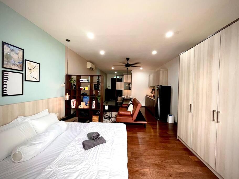 Premium Cozy Studio Near Mid Valley