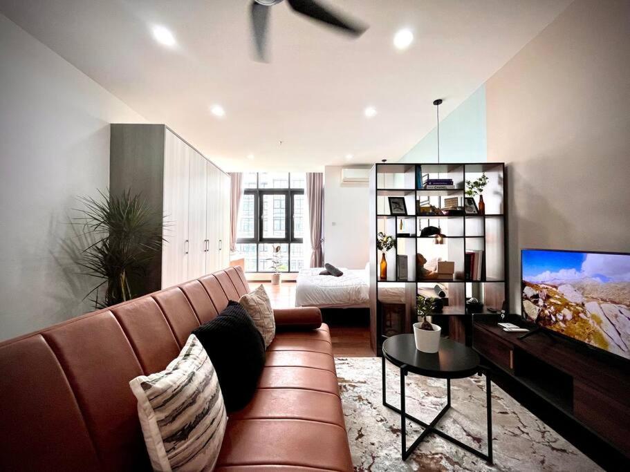 Premium Cozy Studio Near Mid Valley