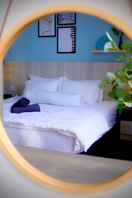 Premium Cozy Studio Near Mid Valley