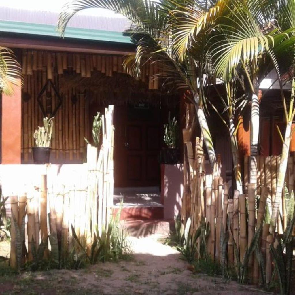 Outback Retreat Hotel - main view