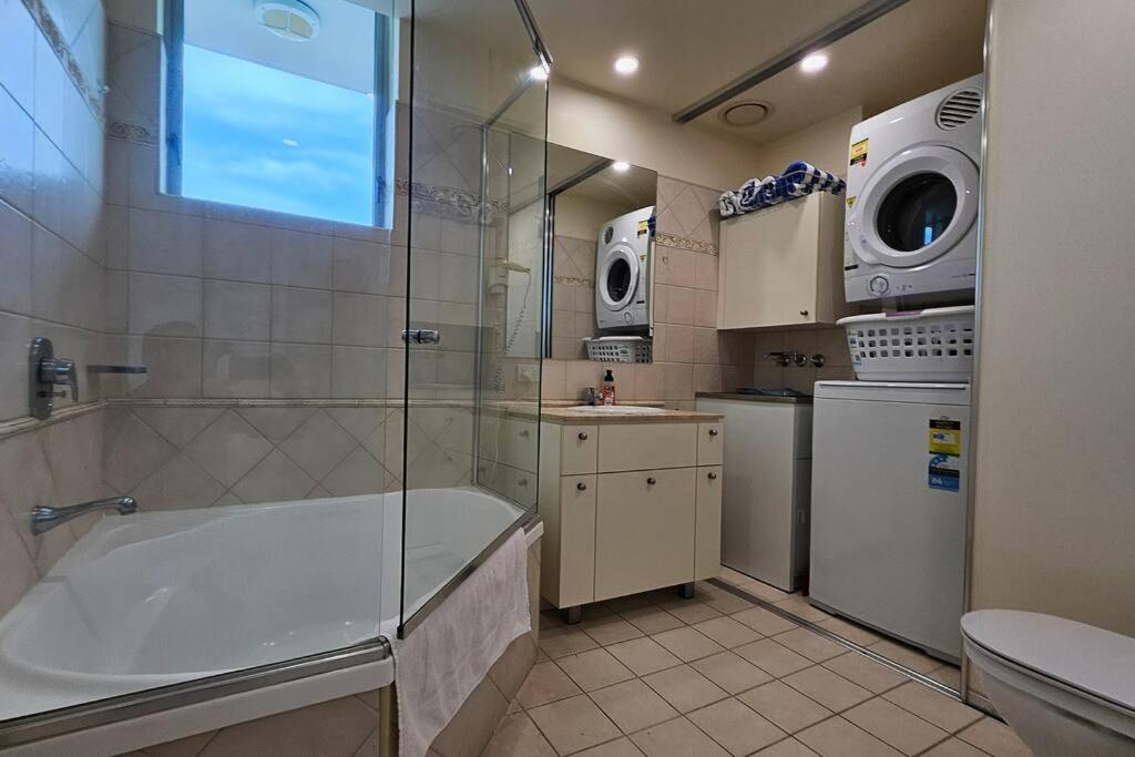 Waterfront Sub-Penthouse Apartment in City Centre