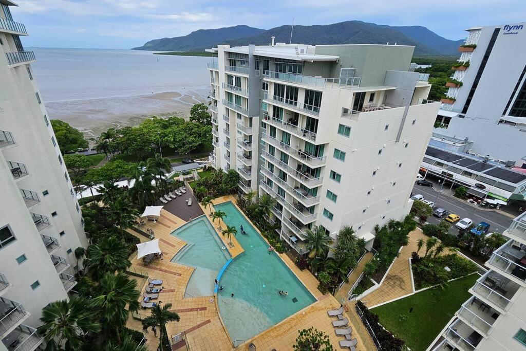 Waterfront Sub-Penthouse Apartment in City Centre