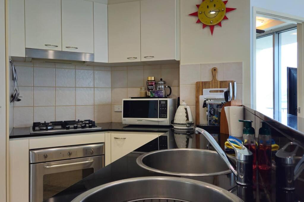 Waterfront Sub-Penthouse Apartment in City Centre
