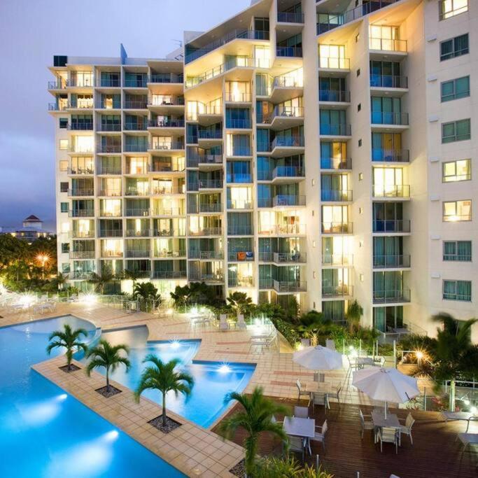 Waterfront Sub-Penthouse Apartment in City Centre