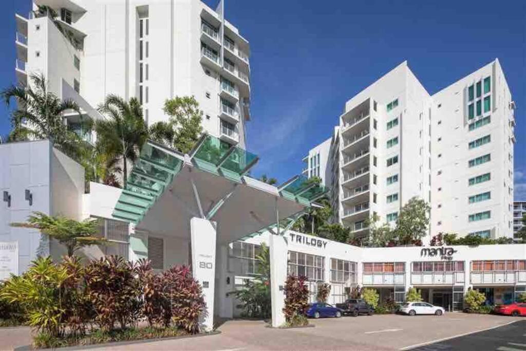 Waterfront Sub-Penthouse Apartment in City Centre