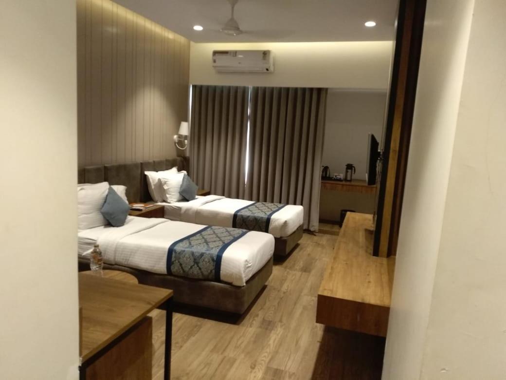 Pinnacle Grand Hotel